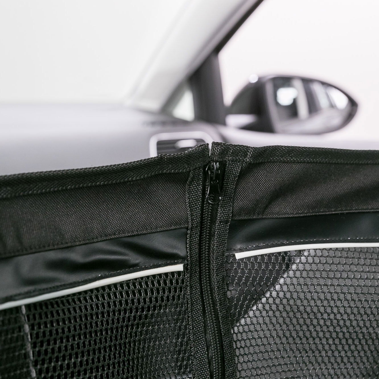 Trixie takapenkinsuoja sivuläpillä musta 155x130 cm