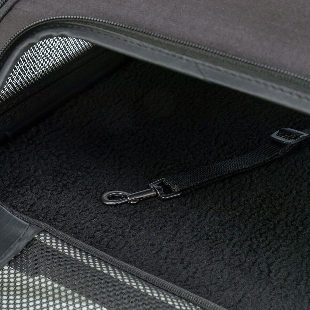 Trixie Boarding lentolaukku musta/harmaa