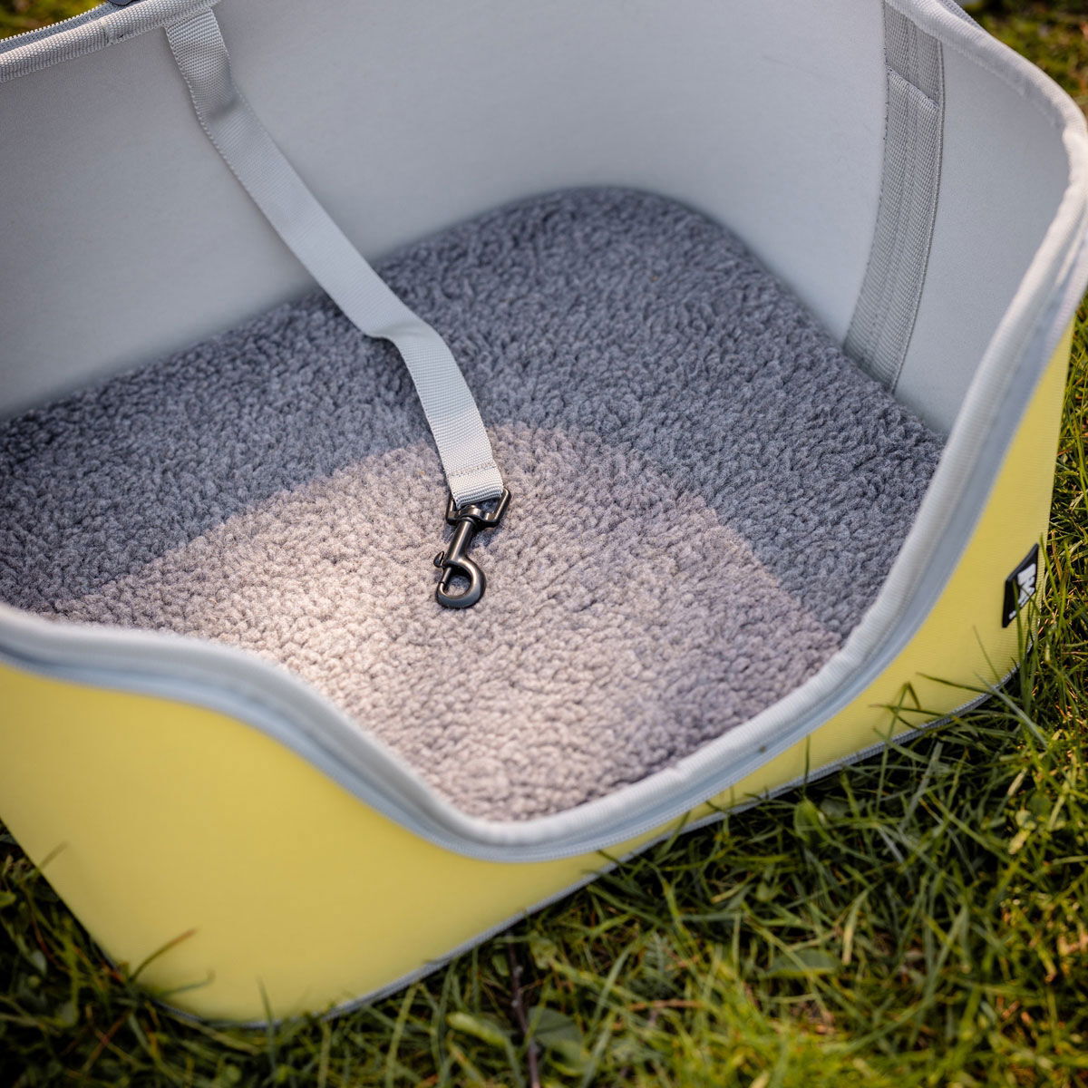 Feel Active kovakuorinen kantokassi sitruunankeltainen