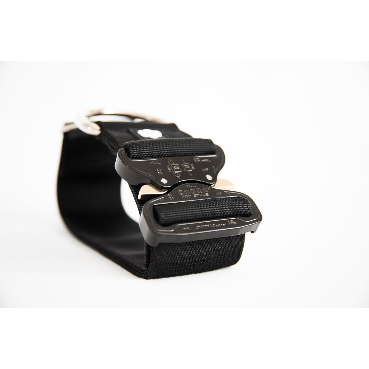 Salmiakkitassu Cobra-kaulapanta 50 mm, musta